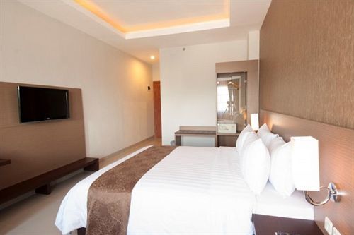 New Kuta Hotel by Lorin